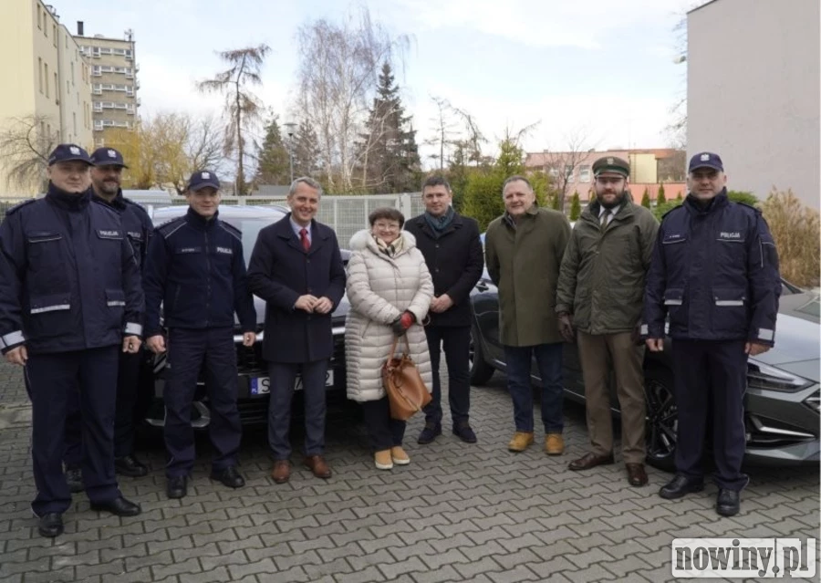 Dwa nowe radiowozy dla policji w Raciborzu ZDJĘCIA Racibórz