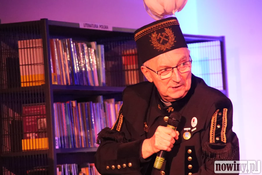 Ks. prof. Jerzy Szymik podczas wieczoru autorskiego. fot. Szymon Kamczyk