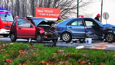 Dwie osoby ranne w wypadku na Raciborskiej [FILM]