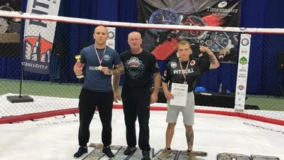 Wojciech Nowak i Tomasz Ersetic z medalami Mistrzostw Polski MMA