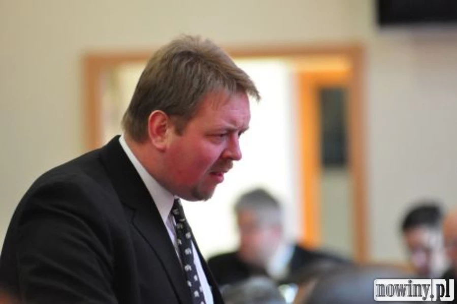Radny się przyznał: w dzieciństwie wypalałem trawę