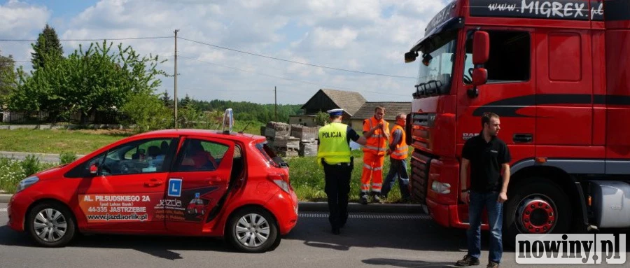 Tir wjechał w "elkę" w Mszanie. Ranna kursantka i instruktorka