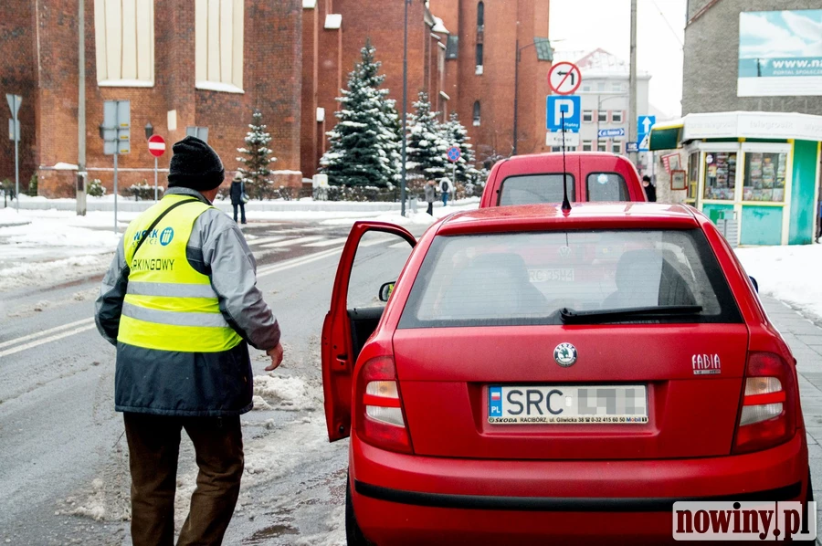 Człowiek, honor i pieniądze. Radnego Cofały sprzeciw na likwidację strefy płatnego parkowania