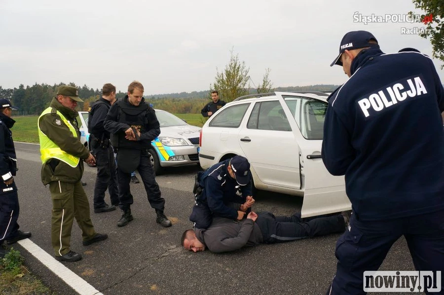 Pościg za białą skodą. Przestępcy wpadli w Owsiszczach