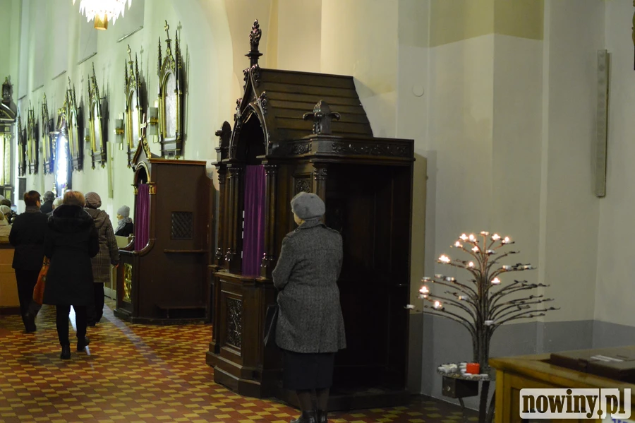 Pijani mężczyźni w kościele farnym. Interweniowała policja