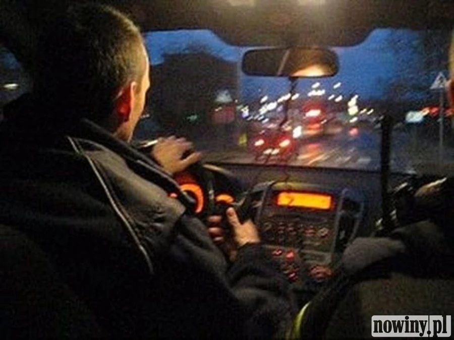 Bandyta przywiązał ofiarę do krzesła