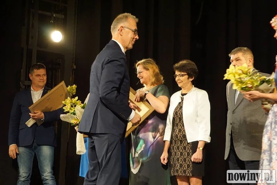Dwa tysiące dla ludzi kultury