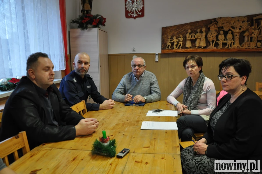 Co opieka społeczna zrobiła w sprawie szaleńca?