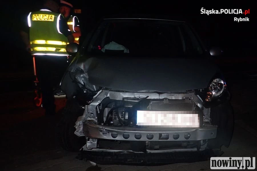 Kierowca toyoty rozbił się na latarni w Świerklanach