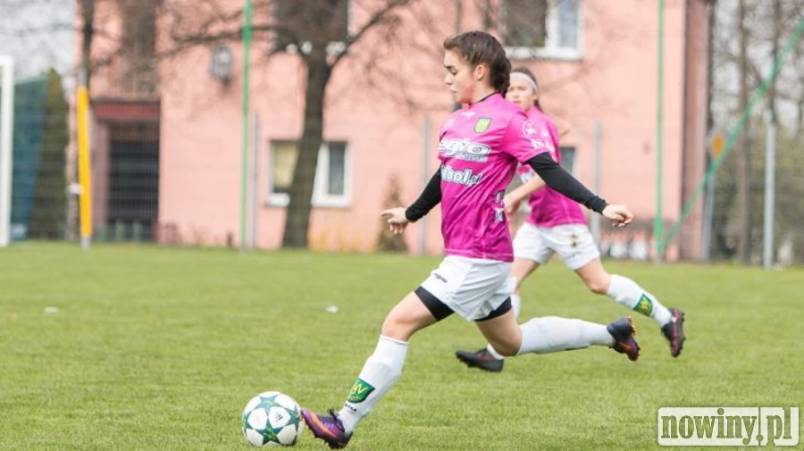Efektowna wygrana "dwójki". Miś z hat-trickiem
