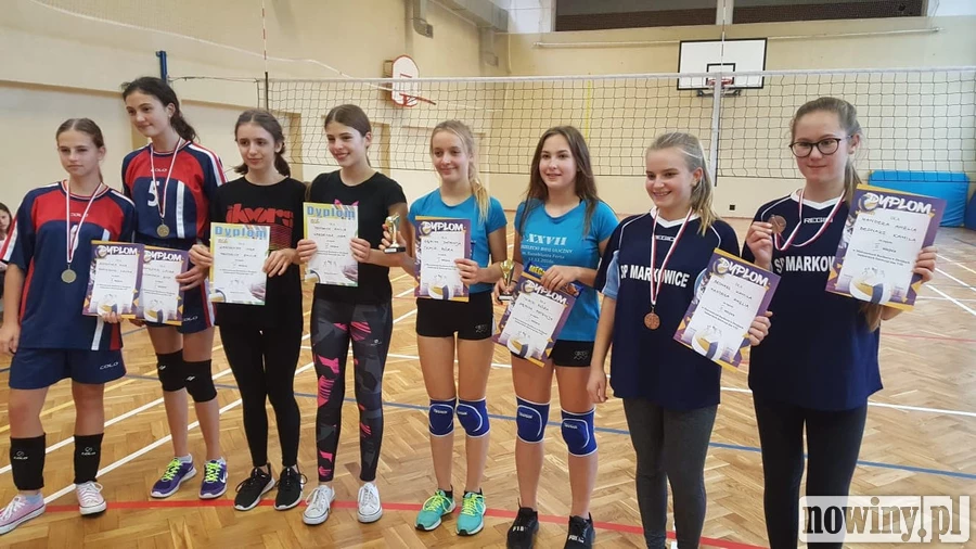 Zawodniczki SP 15 wygrały turniej siatkarski