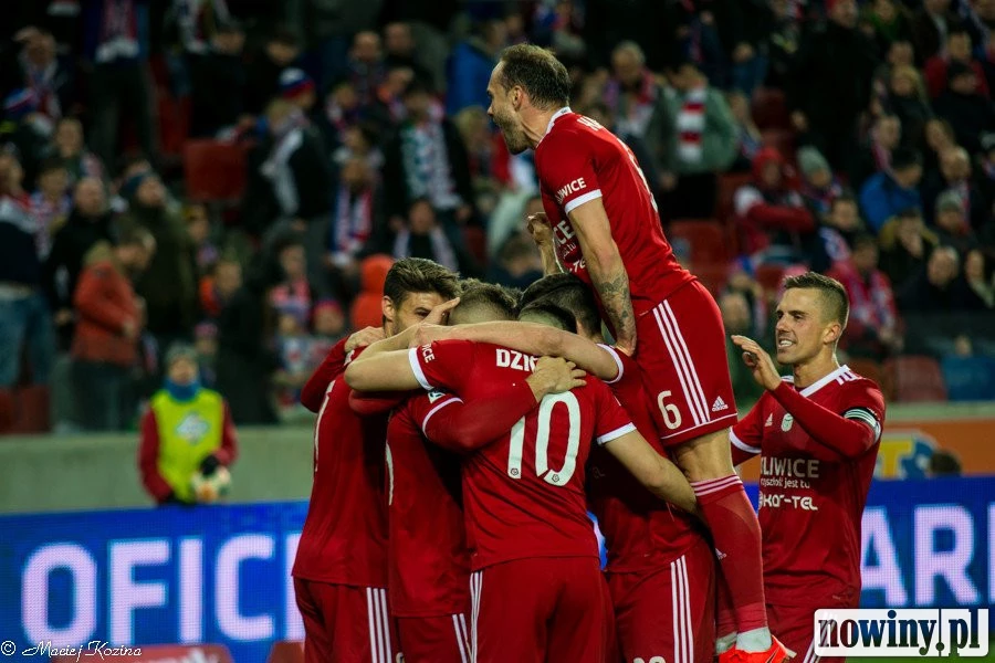 Piast umacnia się na podium