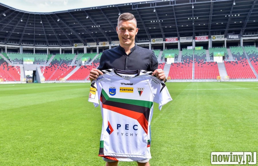 Moneta wszedł i strzelił