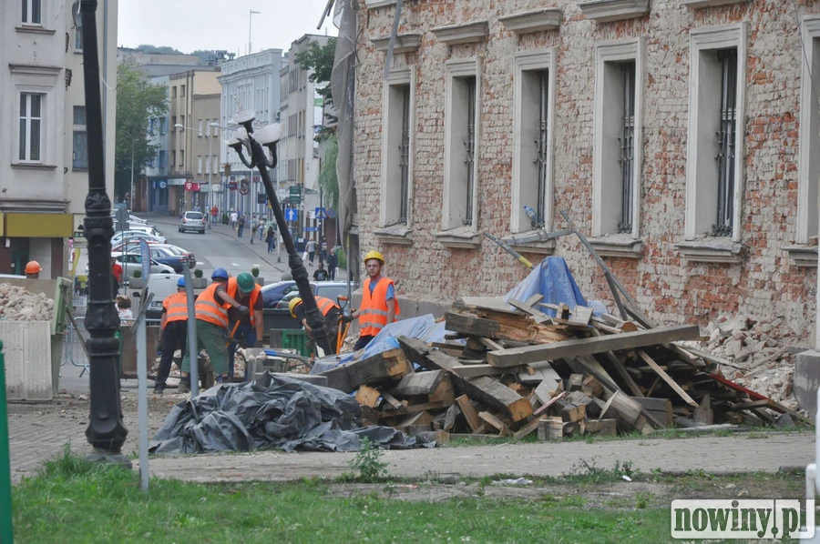 Dzień po katastrofie budowlanej. "Nie ma w tej chwili żadnych dowodów na winę firmy"