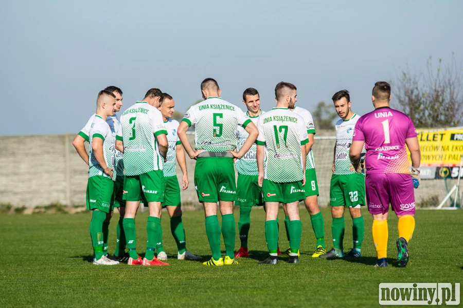 Remis Unii Książenice. Gol bezpośrednio z rzutu rożnego