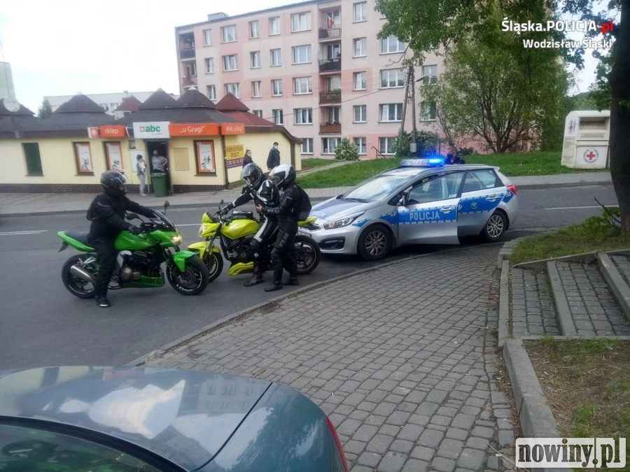 Motocykliści zatrzymali pijanego kierowcę. "Jechał od lewa do prawa, odbijając się od krawężników"
