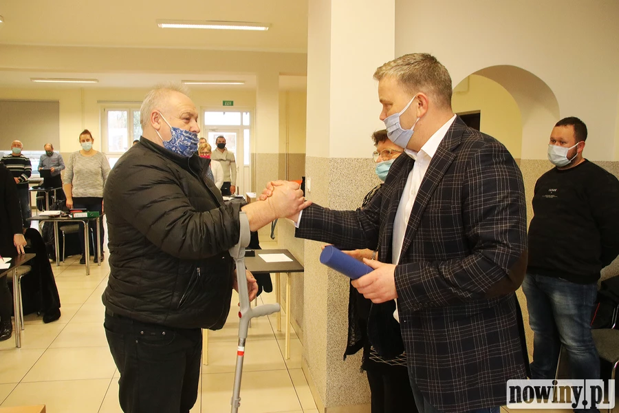 Dziękowano i zachęcano. Roland Panek przyszedł na sesję w Nędzy