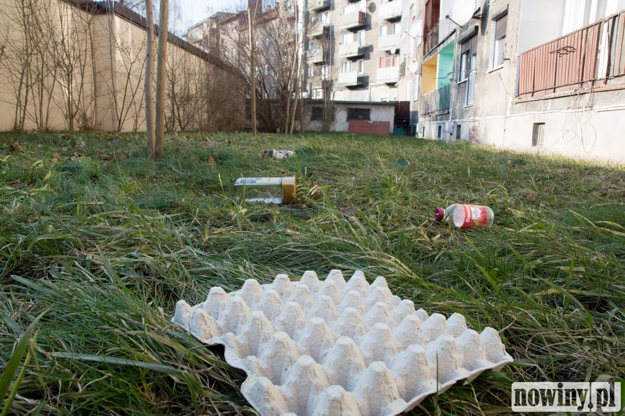 "To są ludzie niereformowalni", czyli śmietnik pod balkonami