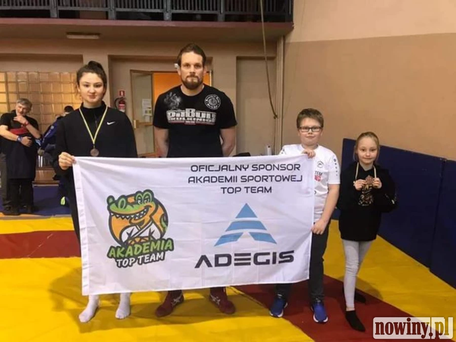 Historyczny start wodzisławskich zawodników Akademii Top Team w zapasach