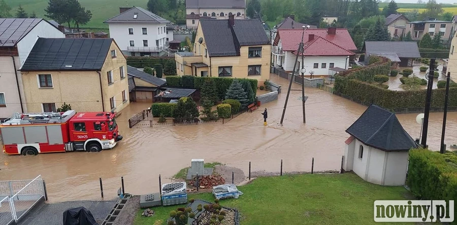 Strażacy z powiatu raciborskiego wyjeżdżali do akcji 123 razy. W Krzyżanowicach ratowali staruszkę, która wpadła do zalanej piwnicy i złamała nogę