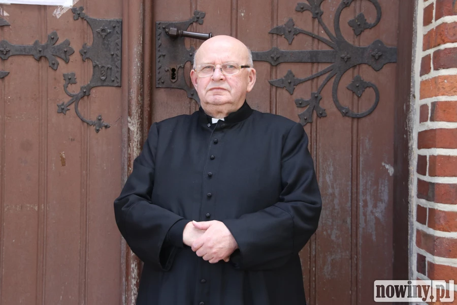 Czterech duchownych z tytułem kapelana Jego Świątobliwości. Wśród nich proboszcz z Cyprzanowa