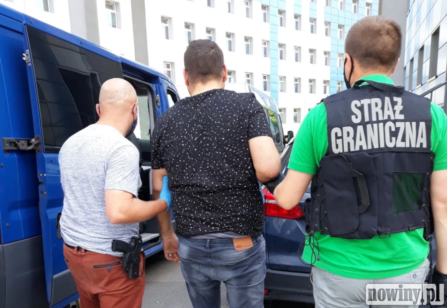 Przestępcy zakładali firmy na bezdomnych. Potem "zatrudniali" w nich cudzoziemców i legalizowali ich pobyt w Polsce. Ile zarobili na tym procederze?