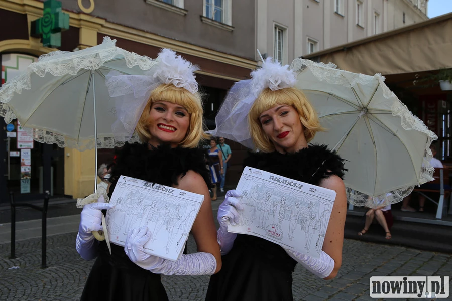 Operetka Wrocławska na gościnnych występach w Raciborzu. Zobaczcie zdjęcia z rynku i parku Roth