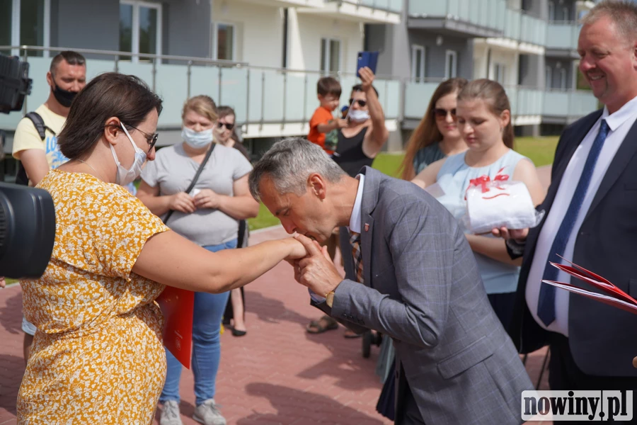 Osiedle przy ulicy Łąkowej będzie najpiękniejsze w Raciborzu. Kolejni lokatorzy odebrali klucze do nowych mieszkań