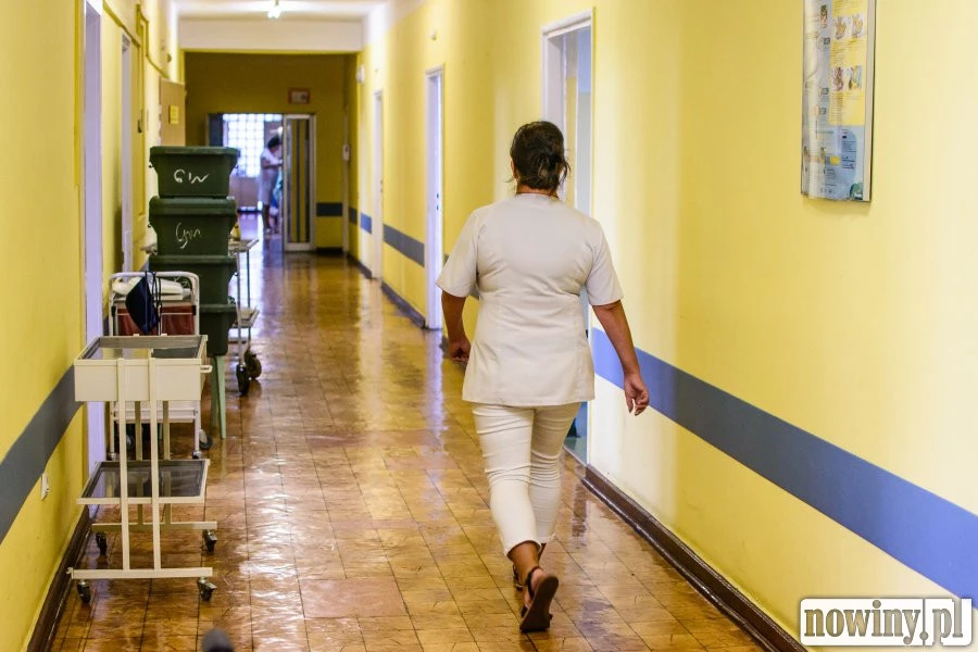 Stypendia dla przyszłych pielęgniarek i pielęgniarzy. Po tysiąc złotych zgłosiło się pięć osób