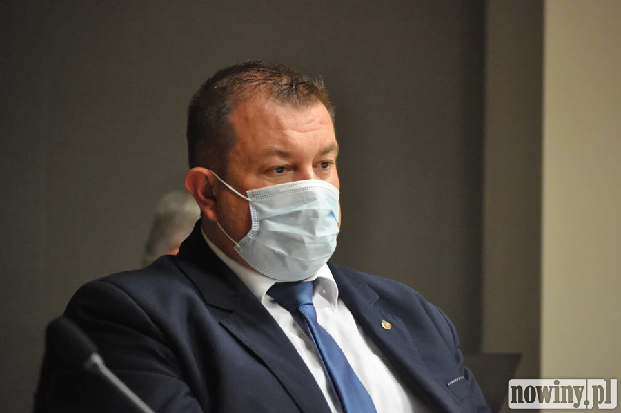 Gaz zdrożał siedmiokrotnie. Powiat musi „dogrzewać” Złotą Jesień i II LO