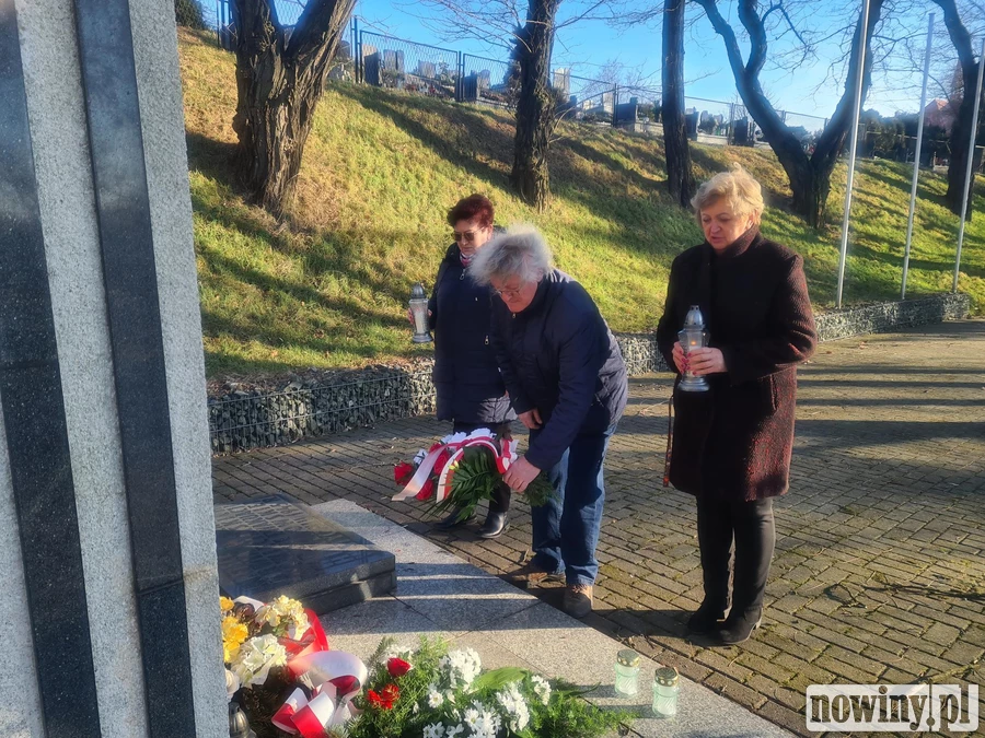 77. rocznica Marszu Śmierci. W Marklowicach złożono kwiaty i zapalono znicze