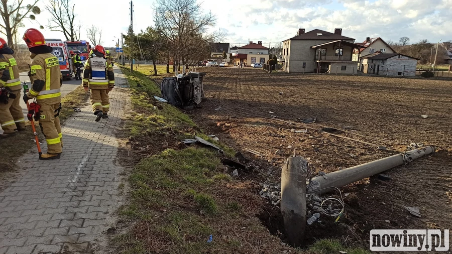 Wypadek w Lubomi. Dachowała osobówka