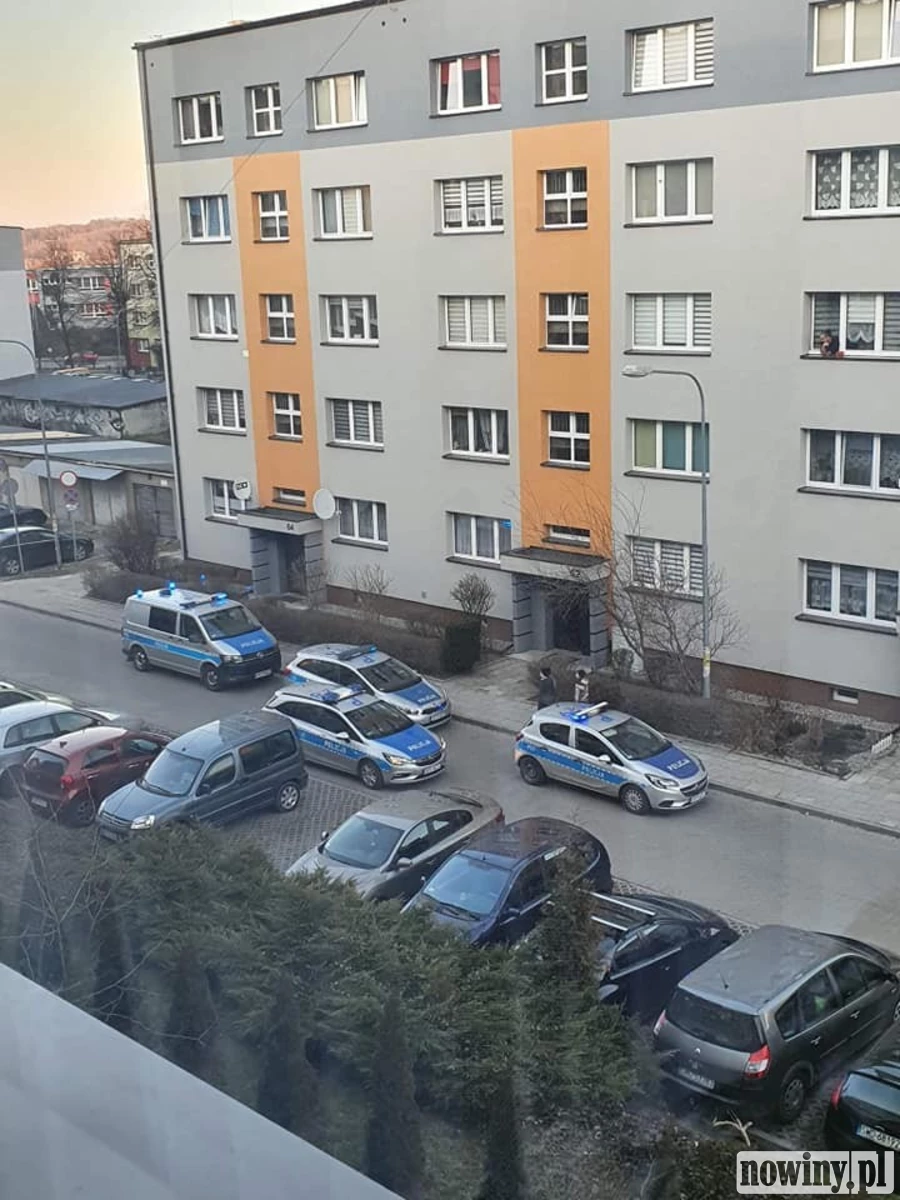Duża interwencja na ul. Tysiąclecia w Wodzisławiu. Próba samobójcza