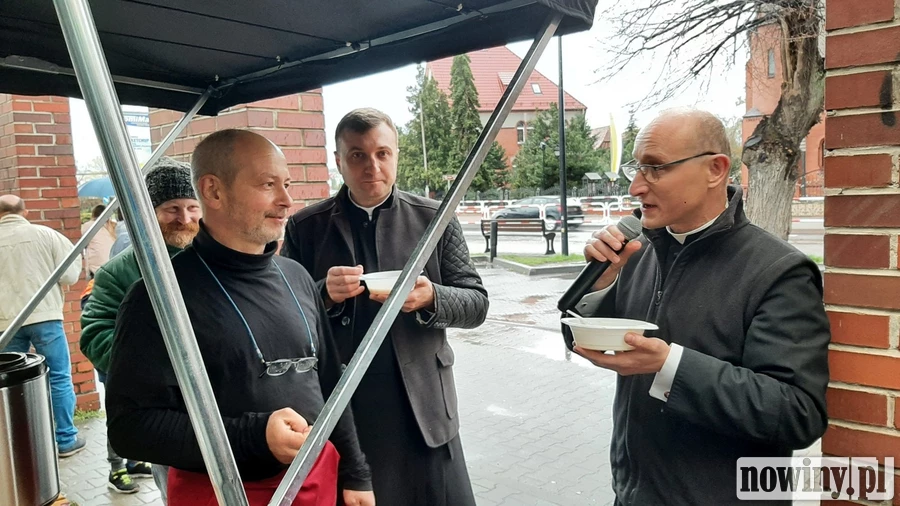 Mieszkańcy Kuźni zaprosili gości z Ukrainy na wielkanocny poczęstunek