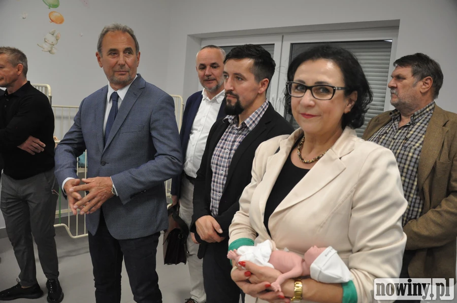 Kto umie założyć cewnik? Samorządowcy z Powiatu zobaczyli jak kształci się pielęgniarki w PWSZ