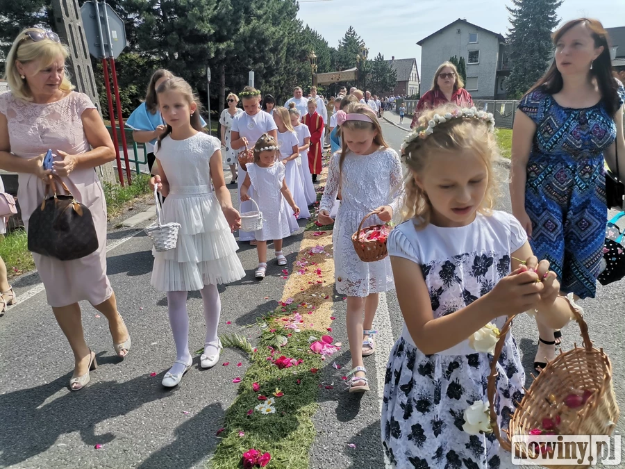 Procesja w Sudole przeszła wokół nowej siłowni. Boże Ciało w dzielnicy Raciborza
