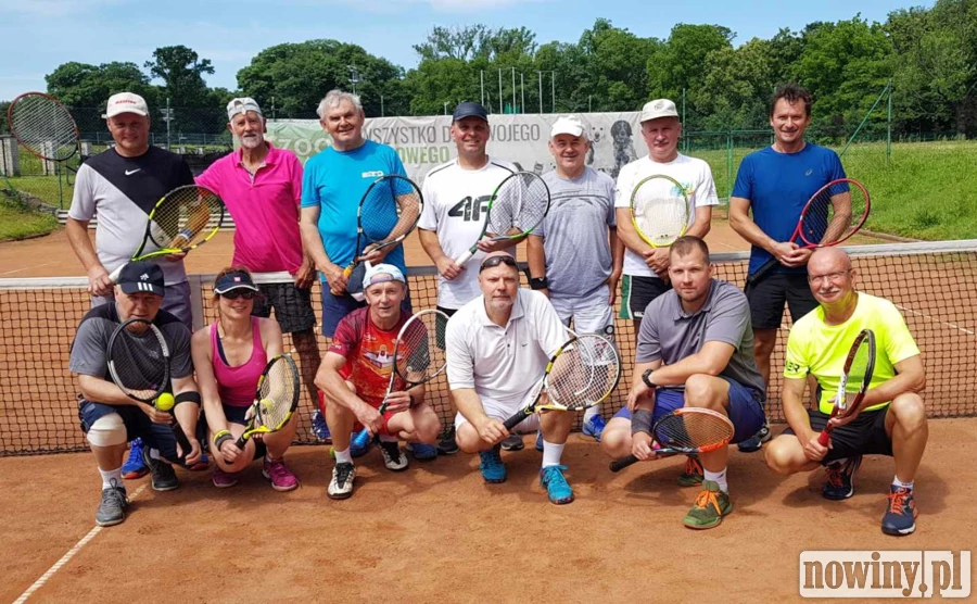 Piękna pogoda i wspaniała sportowa rywalizacja - turniej tenisa ziemnego na kortach OSIR-u