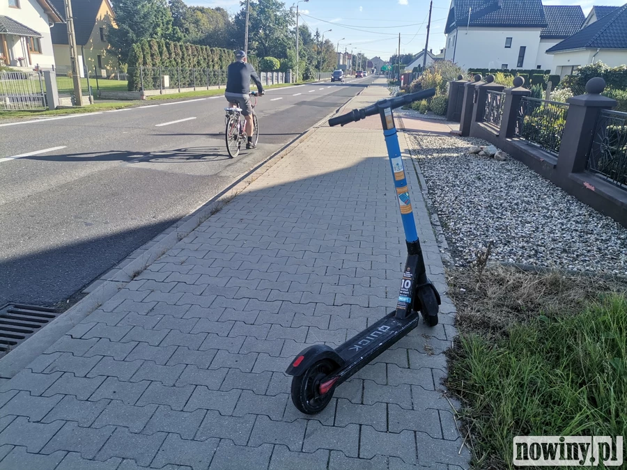Hulajnogi zalegają na ścieżkach rowerowych. Urząd jest bezsilny, właściciel jest nieuchwytny