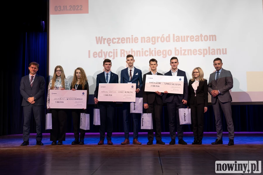 Uczniowie z Rybnika chcą podbić świat biznesu. Wymyślili drona do sadzenia roślin