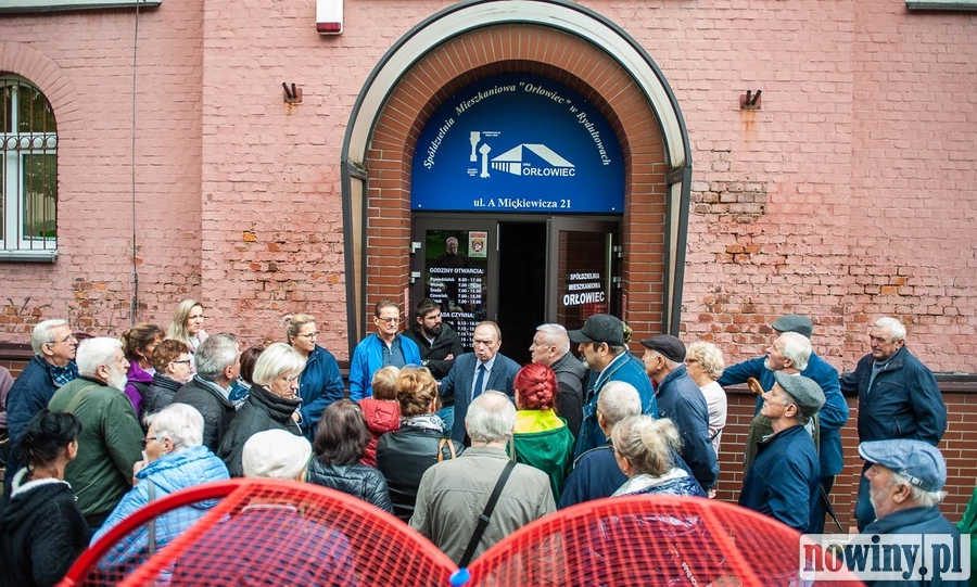SM Orłowiec: Jak zapowiedzieli tak zrobili. Lokatorzy zebrali 524 podpisy i chcą walnego zebrania