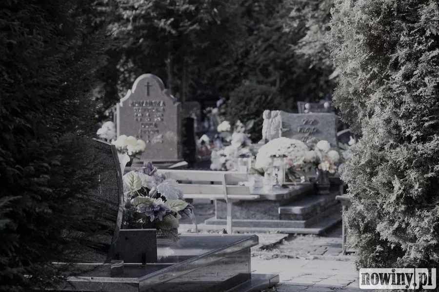 Dewastacja nagrobków na cmentarzu w Jastrzębiu. Pomóż policji wytropić sprawcę