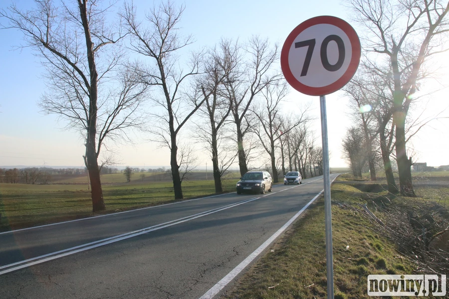 Ograniczenie prędkości na drodze wojewódzkiej w Pietrowicach Wielkich nadal budzi niesmak. Radny: to ograniczenie wolności