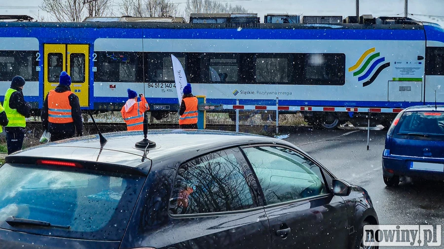 Koleje Śląskie dla poprawy bezpieczeństwa na przejazdach kolejowo-drogowych