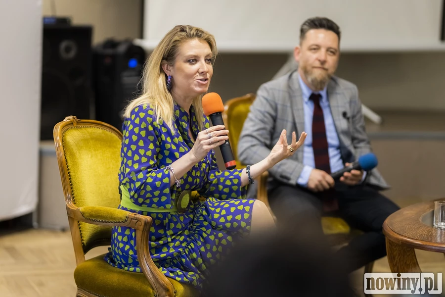 Magdalena Wolińska-Riedi w Kietrzu opowiadała o życiu za Spiżową Bramą