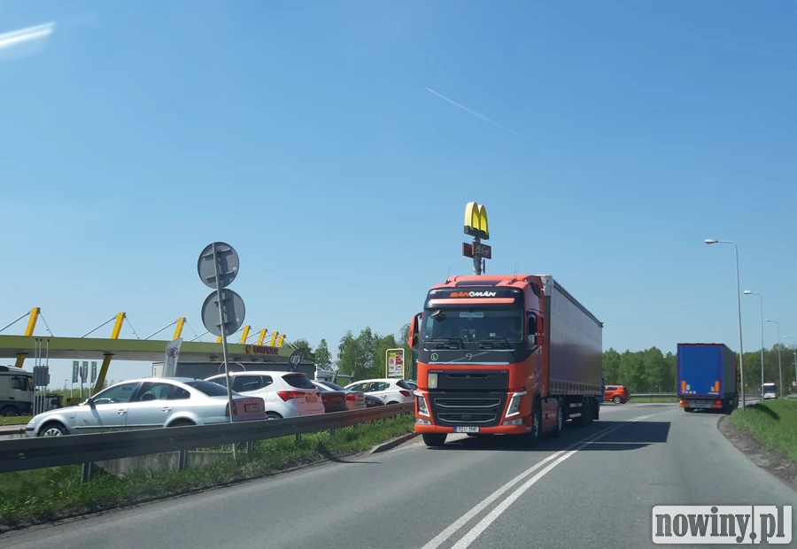 Najpierw kupiła bilet miesięczny dla córki, a potem przystanek autobusowy zlikwidowano