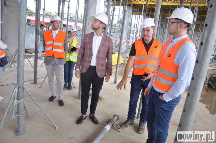 Wiceminister Kanthak drugi raz w Raciborzu. Przyznał, że nie wierzył w powodzenie remontu dworca PKP