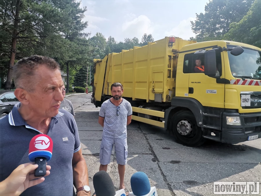 Protestujący na Dębiczu chcą konfrontacji “wszystkich umoczonych” w problem odorowy. Twierdzą, że na wysypisko trafiają odpady z ubojni