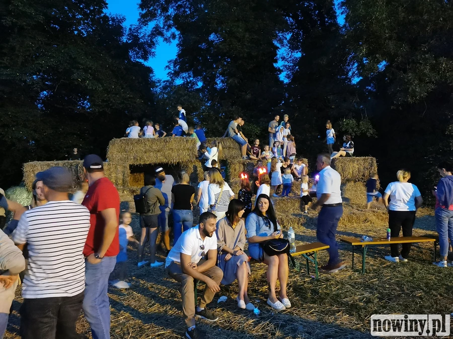 Labirynt ze słomy hitem na dożynkach w Łubowicach [ZDJĘCIA] • Brzeźnica ...