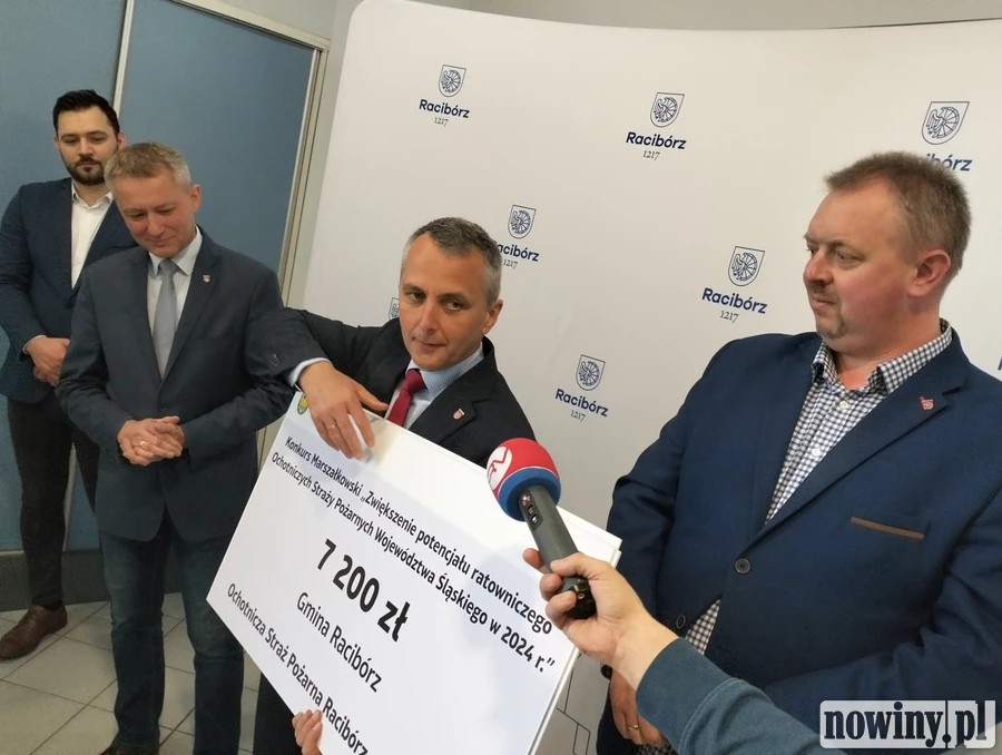 W magistracie, w ciągu tygodnia pozyskali 2,7 mln zł. Strażnicy dostaną elektryka, w Miedoni położą asfalt, a w SP15 zaczną strzelać