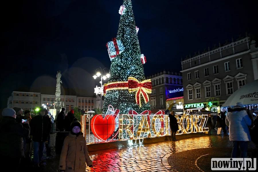 Choinka z napisem kosztowała tyle, co 3 miesiące lodowiska na Rynku. „Jest tam smutniej”